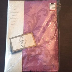 NWT Tablecloth 60”x 118”Seats 10-12